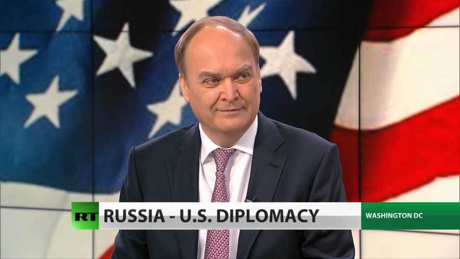 Vì sao quan chức Mỹ sợ bắt tay Đại sứ Nga?