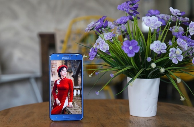 Galaxy J7 Duo: Điện thoại camera kép xóa phông giá 5 triệu