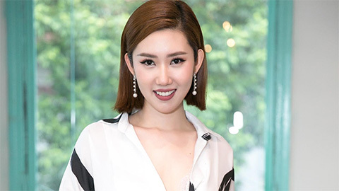 Đại gia gạ gẫm Á khôi Thúy Ngân đi ăn trả hàng nghìn đô la