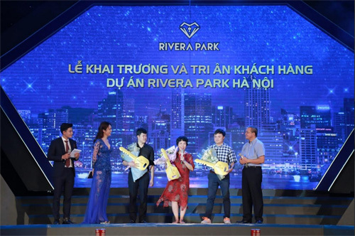 Tấp nập nhận nhà Rivera Park