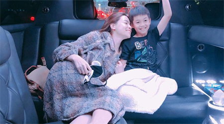 Subeo vừa trở về sau chuyến nghỉ dưỡng cùng bố, Hồ Ngọc Hà đã đón con đi du lịch xứ cờ hoa