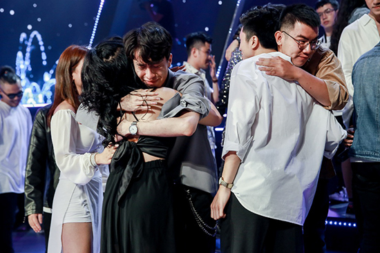 {title} Đức Phúc khen giọng hát của bạn gái tiền vệ Quang Hải U23