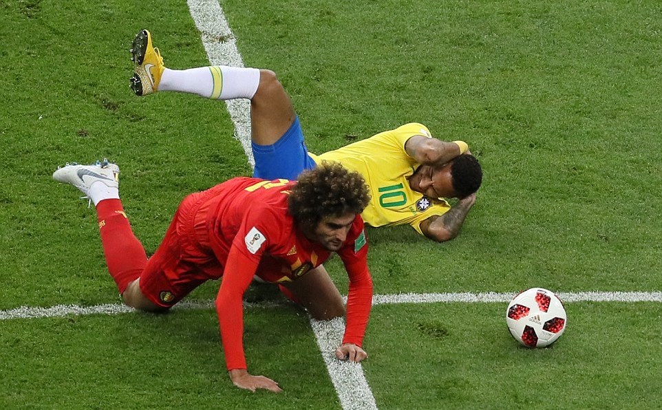 Neymar muối mặt vì liên tục 