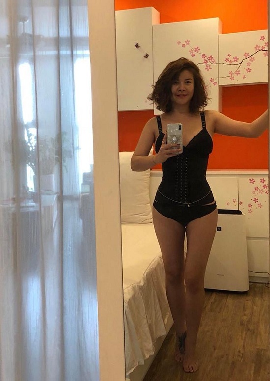 {title} Tú Anh hé lộ thiệp cưới với chồng điển trai như hotboy