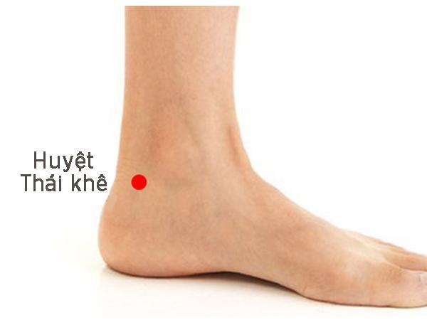Cậu bé 7 tuổi bị suy thận, cha mẹ đừng chủ quan bỏ qua những dấu hiệu khó ngờ