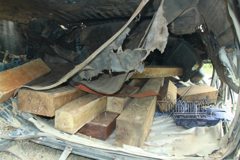 Lật xe gỗ lậu 2 người chết: Đình chỉ cả trạm quản lý bảo vệ rừng