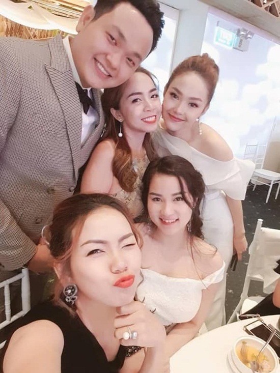 {title} Minh Hằng xinh đẹp bên em dâu hot girl trong đám cưới của em ruột