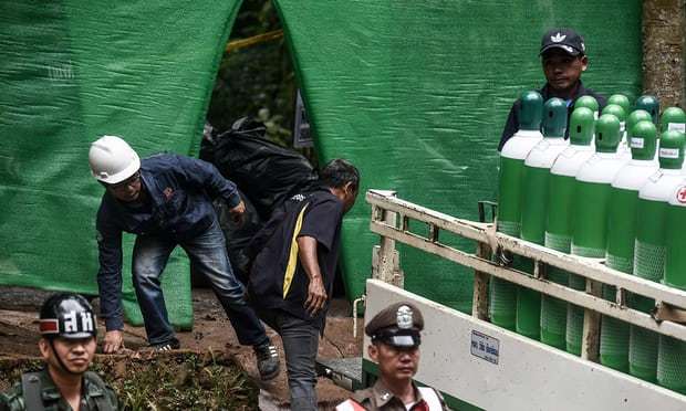 Cận cảnh cuộc chạy đua đưa đội bóng Thái khỏi hang