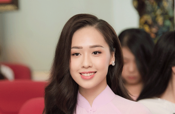 MC VTV, nữ sinh tặng hoa tổng thống Trump thi Hoa hậu Việt Nam