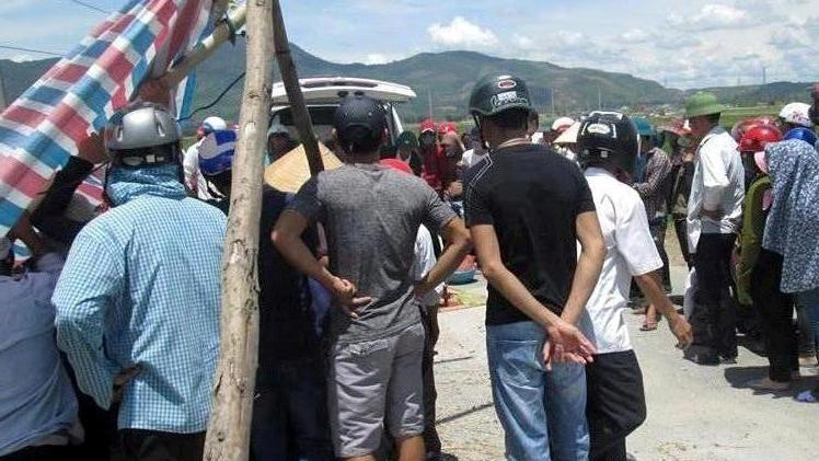 Phát hiện thi thể học viên quân sự bên vệ đường