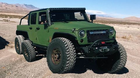 Xe độ 6 bánh từ chiếc Jeep Wrangler bất chấp địa hình