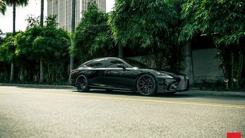 Xe độ Lexus LS đen toàn thân “siêu ngầu”