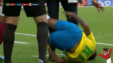 Neymar rời World Cup, pha ăn vạ kinh điển vẫn nóng rẫy trên mạng