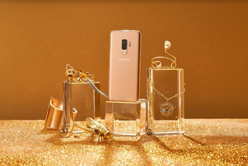 Galaxy S9+ Hoàng Kim ‘cân’ độ sang cùng phụ kiện đắt giá