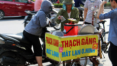 Gánh hàng rong vỉa hè thời online: Bán 300 cốc chè/ngày Gánh hàng rong vỉa hè thời online: Bán 300 cốc chè/ngày