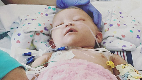 Bé gái 15 tháng tuổi bị ung thư buồng trứng khiến cả thế giới bàng hoàng