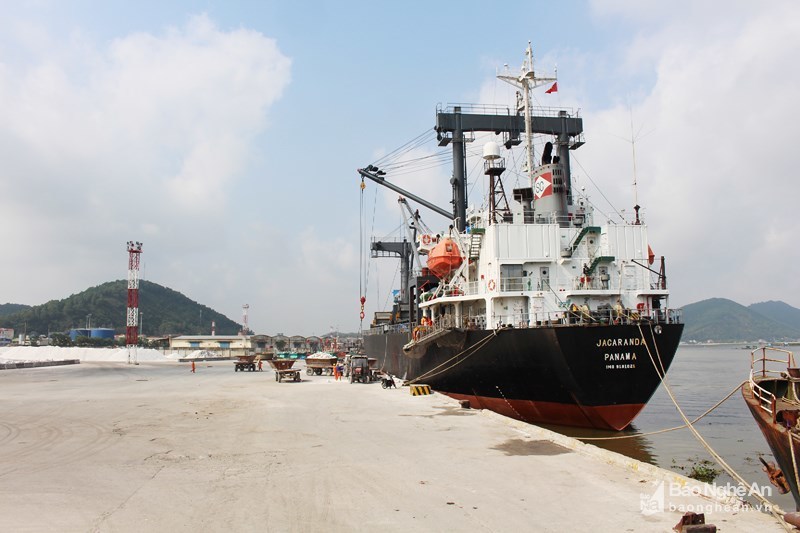 Không đồng ý nhận chìm chất nạo vét xuống biển Cửa Lò