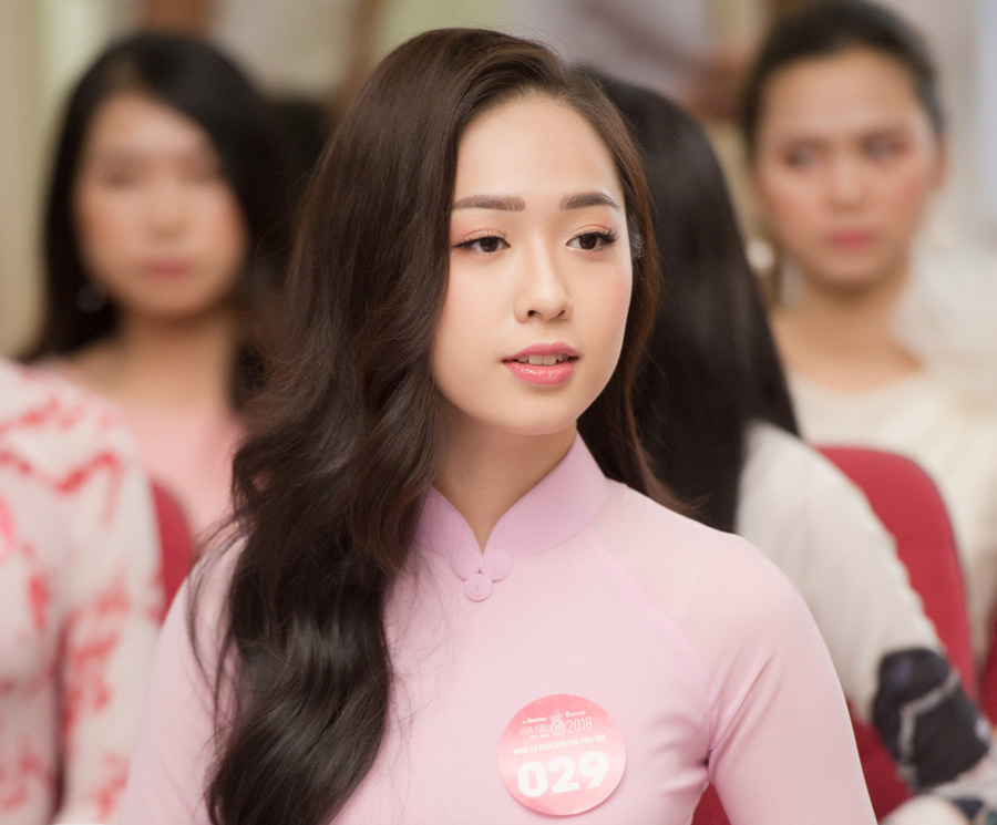 Hot girl tặng hoa Tổng thống Trump giảm 20 kg để thi Hoa hậu