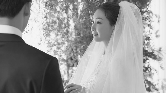 Sự thật về chồng kém 9 tuổi của 'Nữ hoàng khóc' Choi Ji Woo