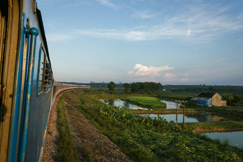 Amazing Rail Tour: ngắm đường biển đẹp nhất VN trên tàu hỏa