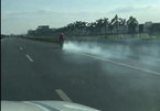 'Ninja Lead' hiên ngang phóng trên cao tốc với ống pô xả khói nghi ngút