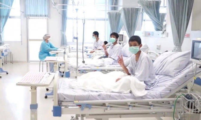 Cầu thủ Thái Lan lần đầu xuất hiện sau khi thoát khỏi hang