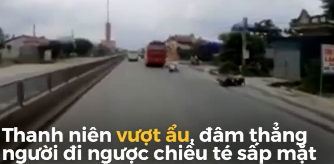 Thanh niên vượt ẩu, đâm thẳng người đi ngược chiều té sấp