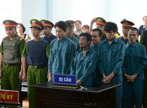 Vụ gây rối ở Bình Thuận: 6 bị cáo bị phạt từ 24-30 tháng tù