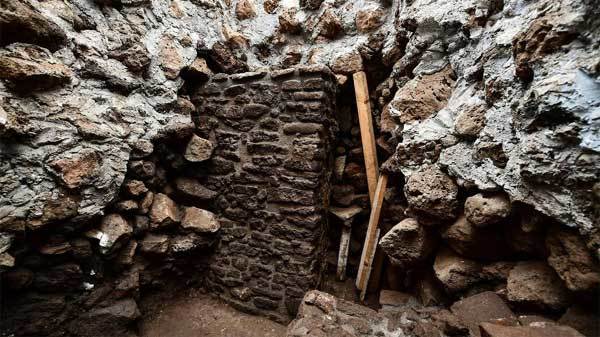Sau động đất, phát lộ đền cổ hàng trăm năm tuổi