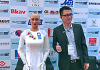 Robot Sophia thả dáng với áo dài trong lần đầu đến Việt Nam