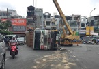 Lật xe container, cửa ngõ Tân Sơn Nhất ùn tắc nghiêm trọng nhiều giờ