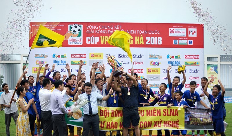 SLNA vô địch giải bóng đá U13 toàn quốc 2018
