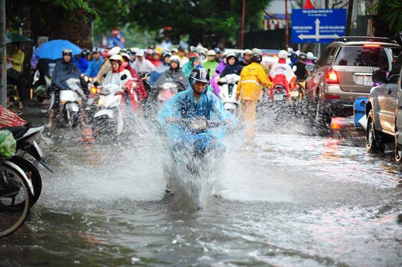 Dự báo thời tiết 16/7: Hà Nội tiếp tục có mưa to