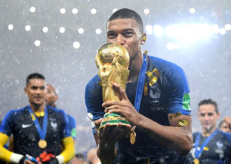 Lập siêu kỷ lục, Mbappe chiếm chỗ Messi và Ronaldo