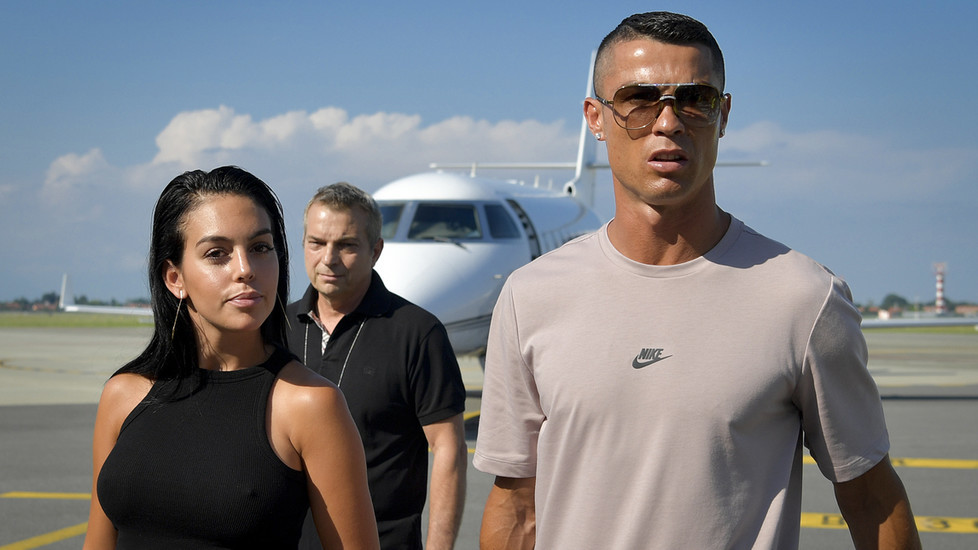 Ronaldo bảnh bao đổ bộ Italia, chuẩn bị ra mắt Juventus