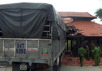 Xe tải tông sập nhà hàng, 2 bảo vệ suýt mất mạng