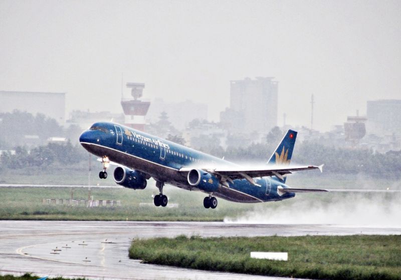 Máy bay bị chiếu tia laze khi đang hạ cánh ở Nội Bài
