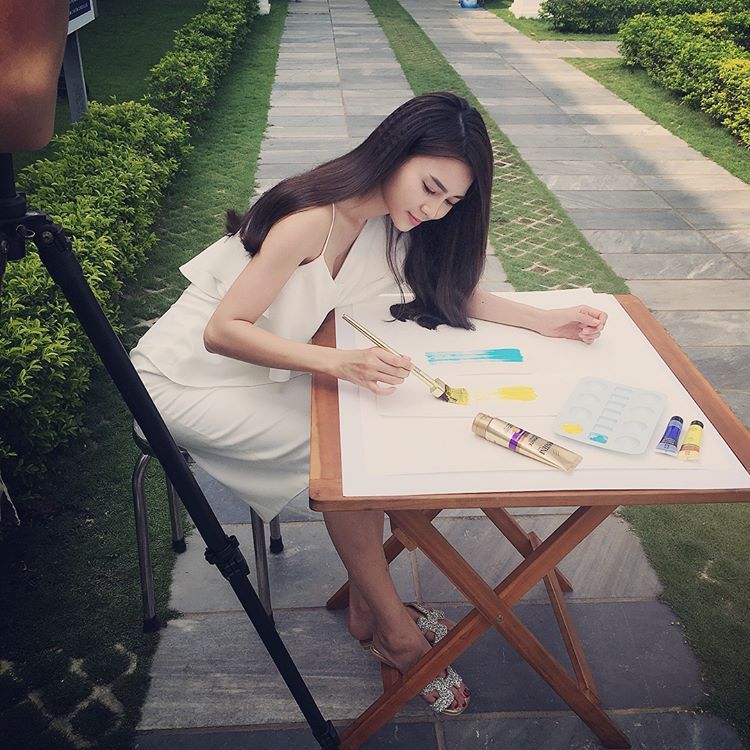 {title} Văn Mai Hương rạng rỡ giữa ồn ào với Á hậu Tú Anh vì người yêu cũ