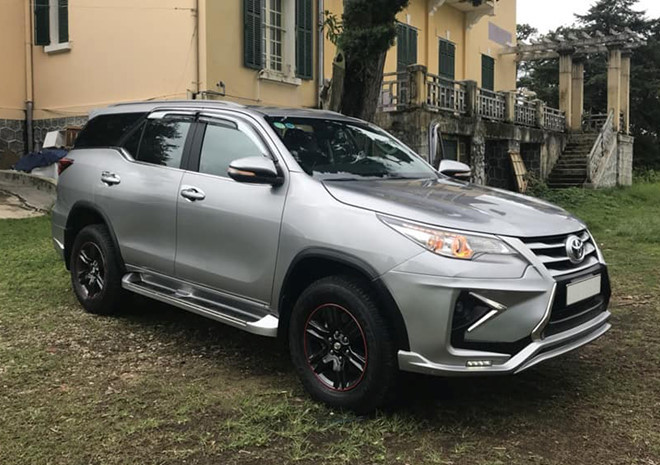 Toyota Fortuner cũ đi hơn 30.000 km rao bán đắt hơn xe mới