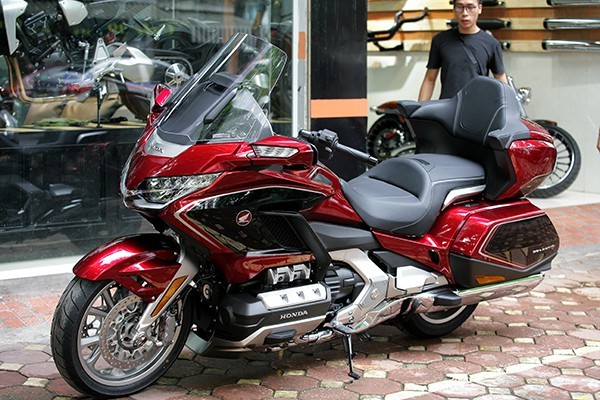  Primer plano de la moto con un gran precio, miles de millones aparecieron primero en Hanoi