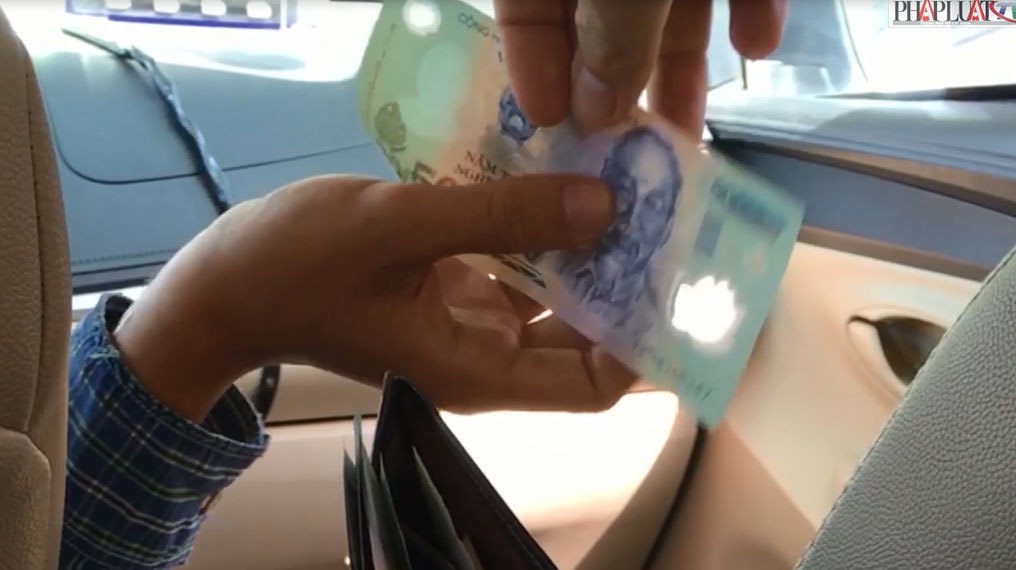 Xem màn phù phép ‘đồng 500.000 thành 20.000' của các taxi dỏm