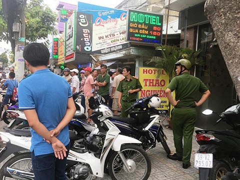 Cảnh sát nổ súng trấn áp kẻ cướp hung hãn trên phố Sài Gòn