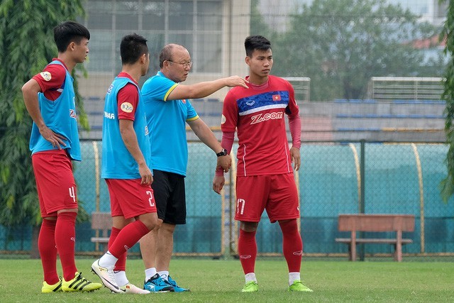 Thầy Park mài ngọc thô: Công Phượng, Quang Hải cẩn thận!