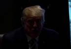 Ông Trump thề tin tưởng tình báo Mỹ, Nhà Trắng bỗng tối đen