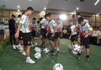 Đội bóng Thái Lan bình phục thần kỳ, chơi bóng trước họp báo
