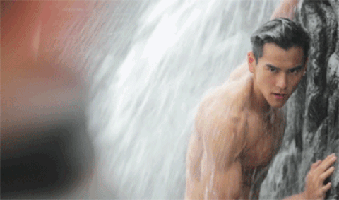 Bành Vu Yến khoe thân hình như tượng Hy Lạp trong cảnh khỏa thân