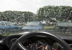Mẹo xử lý mờ kính, nhòe gương khi lái xe ô tô trời mưa