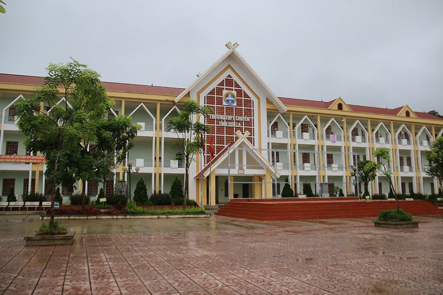 Sơn La: Học sinh chuyên Văn, Sử đạt điểm cao vót môn tự nhiên, nhà trường nói gì?