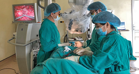 Đau lưng âm ỉ, không ngờ khối u to như quả cam ở vị trí ít nghĩ tới