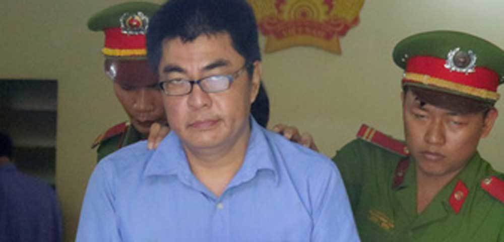 Cựu cảnh sát giết vợ Việt kiều rồi chích điện tự tử
